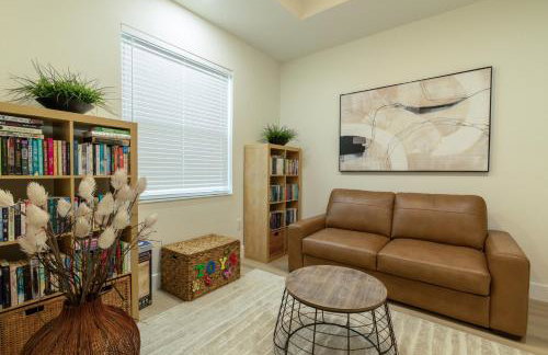 Bright New Home Family Oasis Near the Shore - Foto 12