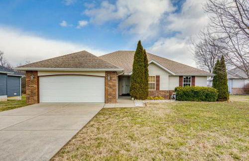 Springfield Area Retreat! Family Home with Yard - Foto 1