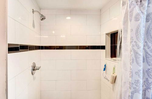 Screened Porch Waterfront Home in Deltona! - Foto 16