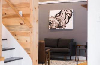 Rustic Luxe Creekside Retreat with Hot Tub and Fire Pit, Minutes From Hudson - Foto 9