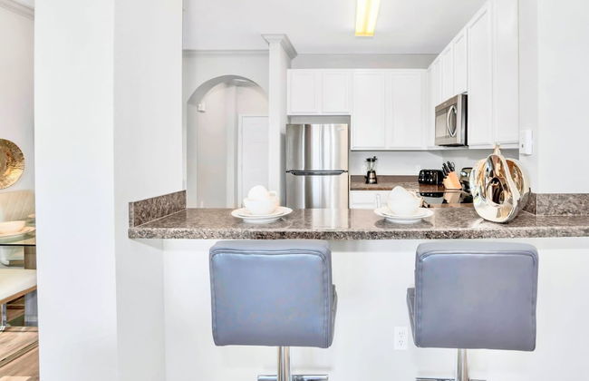 Large Bright Condo w Outdoor Pool Sauna Hot Tub - Foto 8