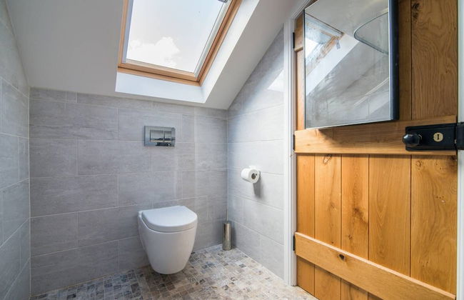 Super Spacious Barn Conversion With Free Wifi, Netflix Fireplace - Photo 18