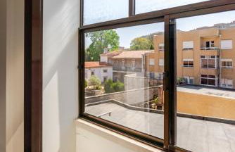 Spacious & Stylish Flat with Garage by HostWise - Foto 11