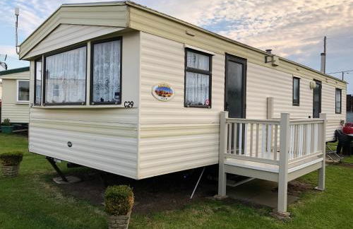 Norfolk Poppy Caravan - Sleeps 4 - WiFi and Sky TV Included - Foto 4