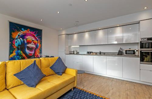 Luxury Apartment-Free Parking-Central Location-Close To Airport, Station & Centre - Foto 15