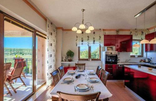 5-Bed Villa with Pool, Jacuzzi & Padel Court - Foto 18