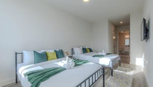 Emerald Escape, Free Parking, 2 Bath, Sleeps 8 Near American Dream and The Airport, King Bed and 2 Queen Beds, Washer and Dryer - Foto 4, towels