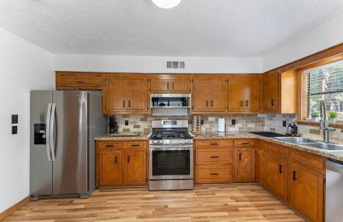 Pickleball & mini-golf, Pool/Spa, Epic Gameroom! - Photo 11