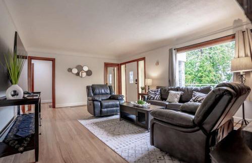 Burien's 3-BR Middle Unit Retreat with Deck BBQ - Foto 8