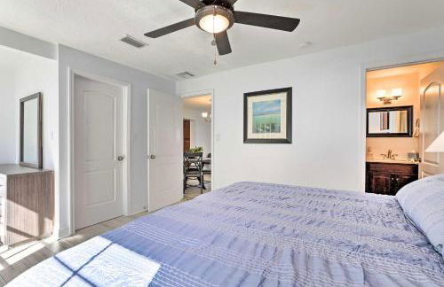 Chic Home with Fire Pit and Patio, Walk to Lake! - Foto 15