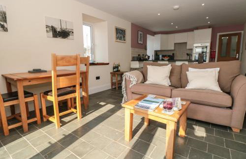 Spanish Boathouse - Photo 12