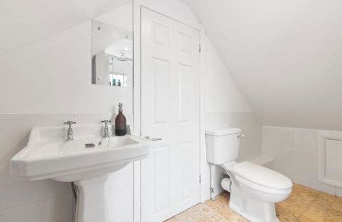 Modern Serenity in Langley Vale - Photo 10