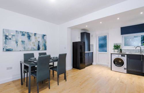 Comfy 3-BR Wirral Home | Free Parking & Wi-Fi - Foto 74