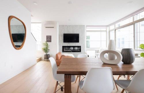 Designer Urban Retreat w Rooftop Deck & Fireplace - Foto 32