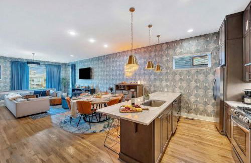 Rooftop Deck & Shuffleboard BBQ Near Downtown - Foto 33