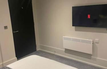 1 Bed Apt - Balcony - City View - Great Location - Foto 8