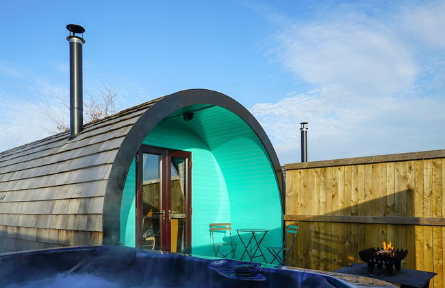Deluxe Glamping Pod With Hot Tub in Frodsham - Photo 1