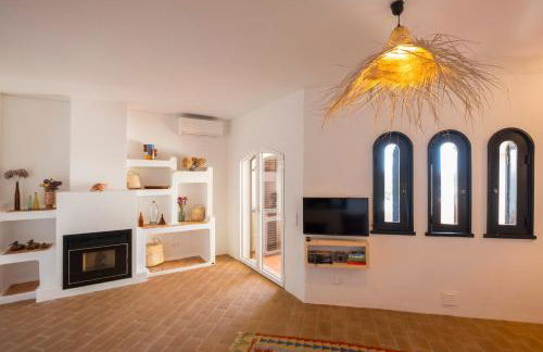 Cozy Beach Apartment W/ Sea View, Free Parking & AC - Foto 16