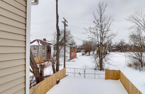 Modern Updates and Great Location! Detroit Duplex - Foto 22