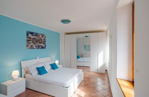 Maison Laghée-Bright Apt with balcony, Lake view! - Photo 3