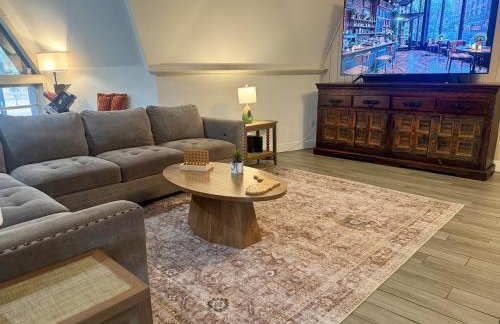 DeLand Dome House- 98 Inch TV - Open Kitchen - Near Bridle Oaks - Photo 30