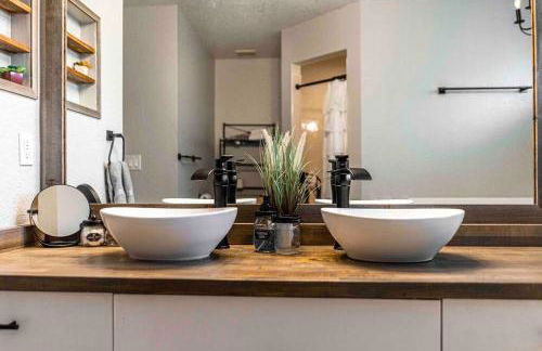 Modern 3BR Home, Saltwater Pool, Fenced Yard - Foto 22