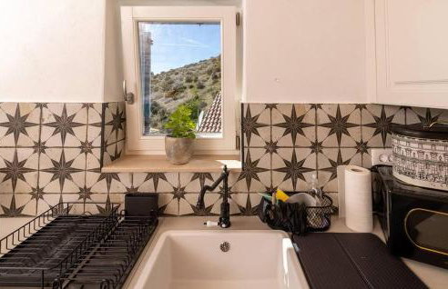 3 Bedroom Stunning Home In Zarace - Photo 16