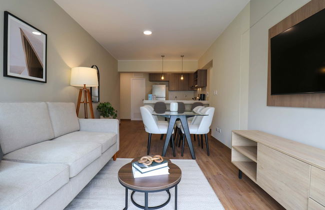 w Comfy 2BR w Modern Balcony Near Kennedy Park - Foto 15