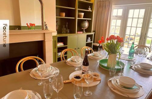 Charming Surrey Cottage perfect for Autumn or Winter gatherings - Photo 18