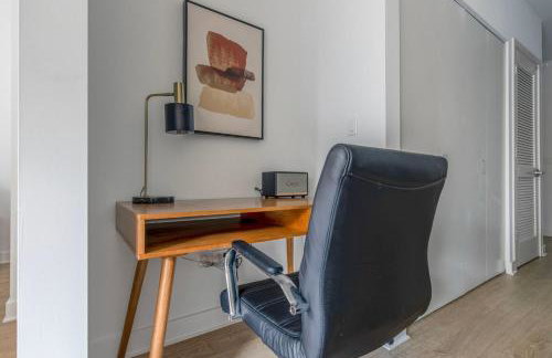 Loop jr 1br w game room nr park riverwalk CHI-1013 - Photo 4