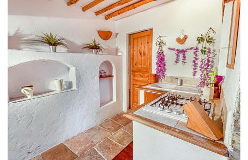 Romantic Tuscan Barn with Pool Views Private Terrace Sleeps 2 to 6, Lamole Greve in Chianti - Foto 10