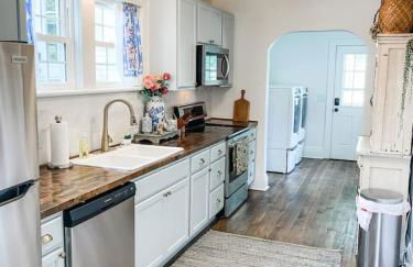 Cozy 2BR Apt w KING in historic dist. 1mi to sq. - Foto 33