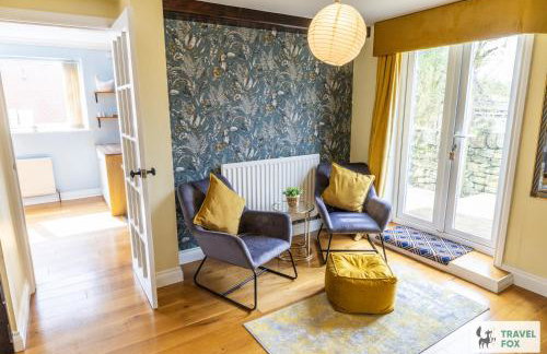 Smithy Bank Cottage - with free parking! - Photo 43