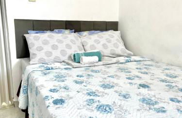 APT-10 Completo Com Ar-Condicionado Garagem Predio Central Perto de tudo - Foto 26