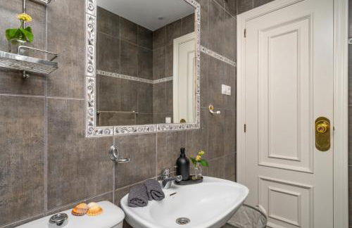 Two bedroom, two bathroom, balcony, pool area, view - Photo 21