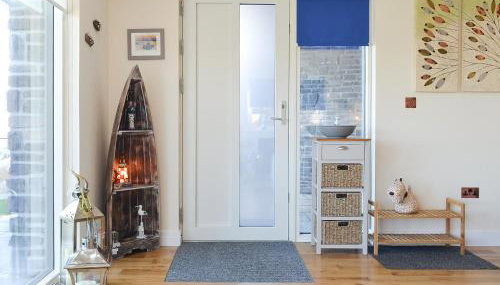 4 Dolphins - Photo 4