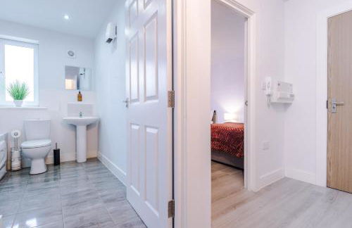 1BR & 2BR Apt -for CONTRACTORS- free PARKING close to EVERTON & ANFIELD stadium, Liverpool City Centre managed by Chique Properties Ltd - Foto 63