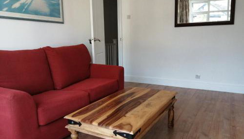 Lovely 3 Bedrooms Flat Near Romford Station With Free Parking - Foto 5