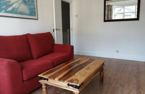 Lovely 3 Bedrooms Flat Near Romford Station With Free Parking - Foto 5