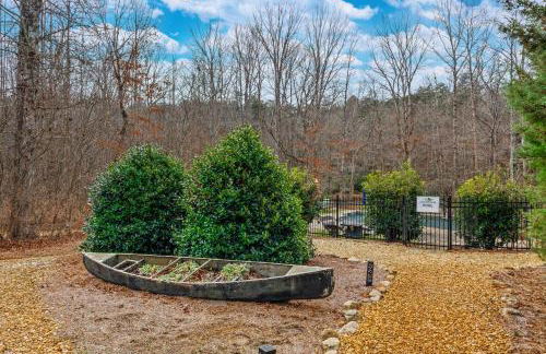 River Cabin - Fire Pit, Kayaks, Games, Dog Park - Foto 53