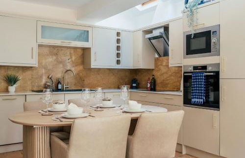 Beautiful Ground Floor Apartment Plus Private Garden - Photo 5