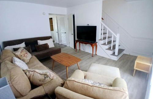 quiet 2 bedroom with fence and fire pit - Foto 1