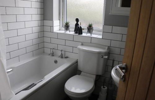 Charming 2 Bed House - Family Friendly - Foto 13