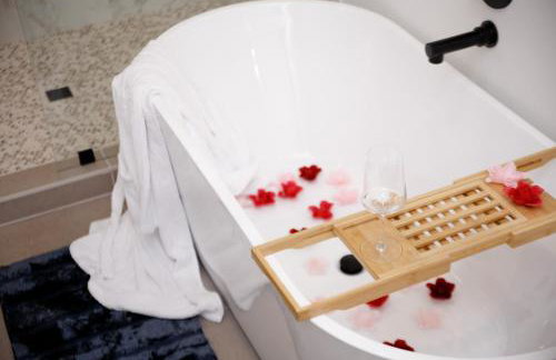 Luxury Getaway Near AT&T Stadium - 4BR Entire House-Hot Tub & Arcade - Foto 61