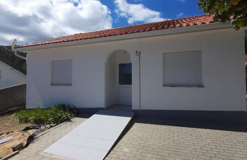 Casas da Escola - "Casa da Professora" - Meãs - Foto 5