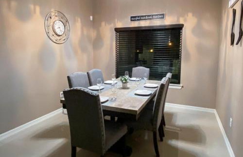 Pool, Patio and Yard Chic South Texas Home - Foto 10