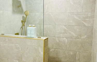 Newly Built Stylish Modern 2B In LA - Foto 36