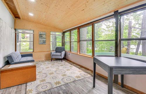 Lakefront Cabin with Fire Pit, Dock, and Boat Rental - Foto 4