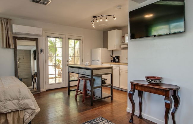 Charming Mid Town Guest House W/private Patio! - Foto 5