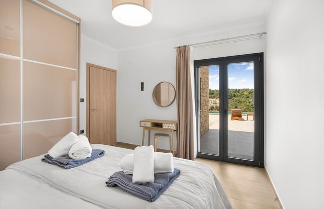 Villa Chriselia - 3 Bedrooms With Sea Access - Photo 11